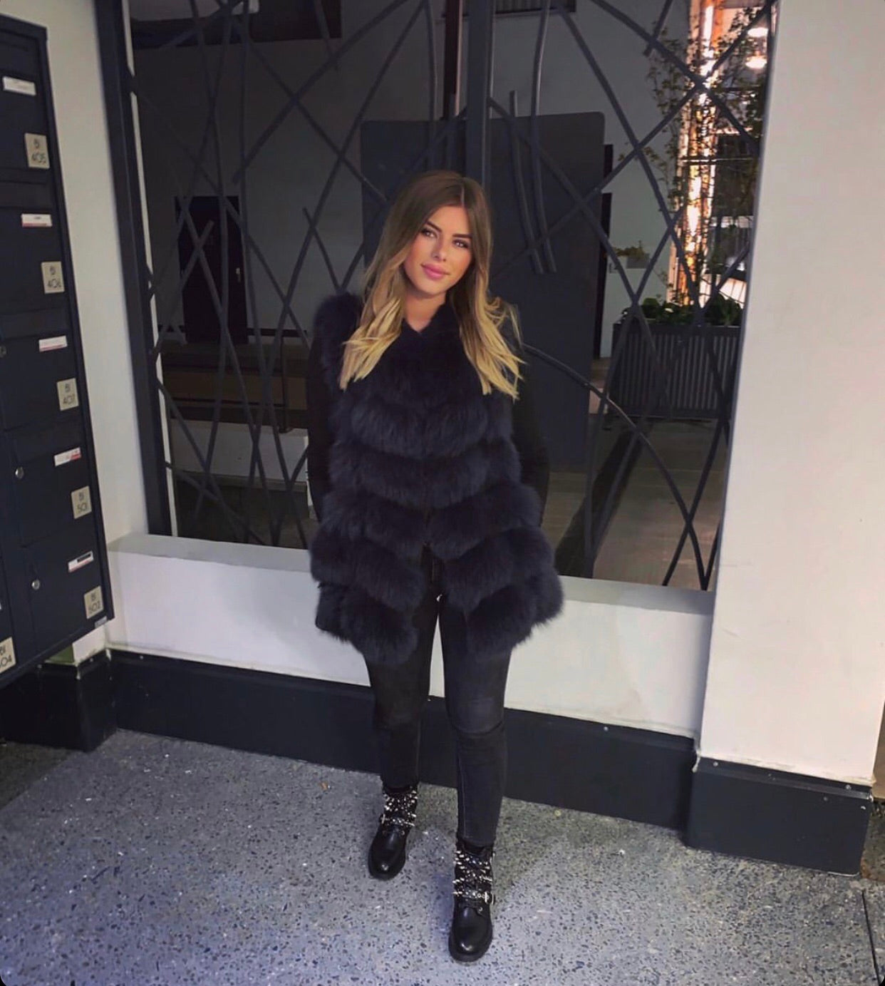 Lia Dark Grey